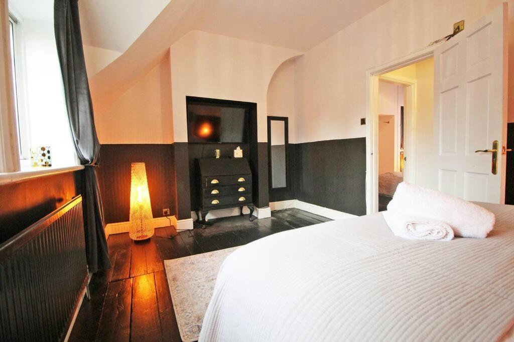 In The Heart Of Chester, Historical & Stylish Bagian luar foto