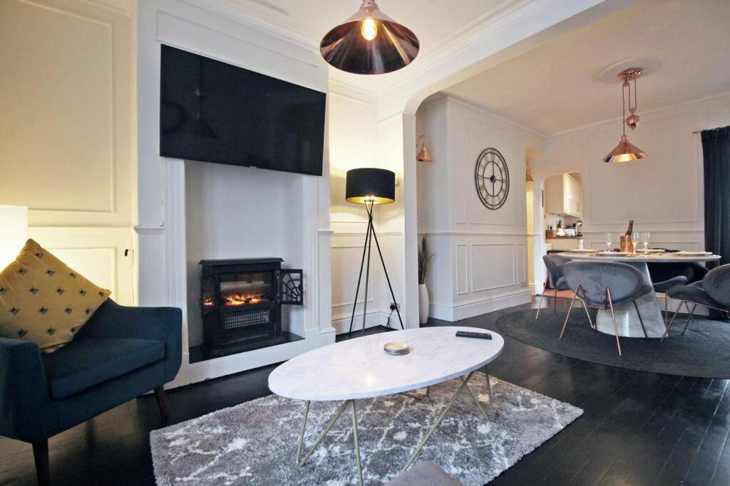 In The Heart Of Chester, Historical & Stylish Bagian luar foto