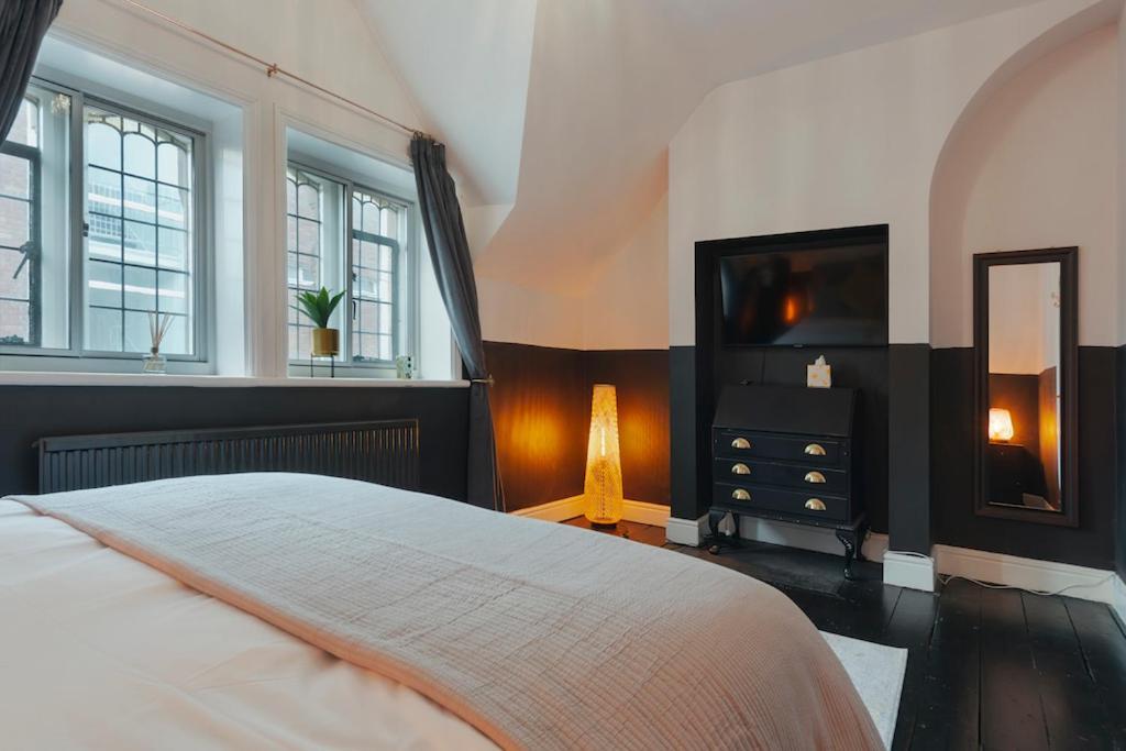 In The Heart Of Chester, Historical & Stylish Bagian luar foto